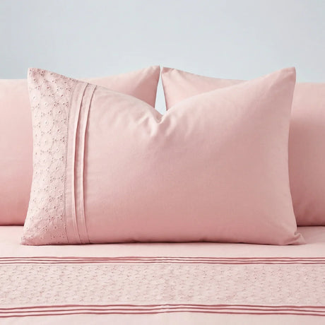 Everdean Duvet Cover Set - Pink image 3