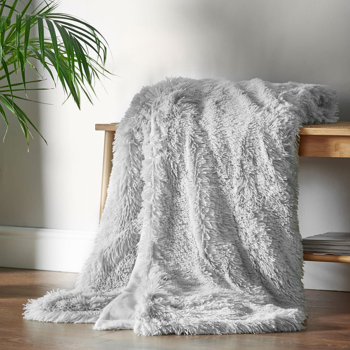 Catherine Lansfield Cuddly Reversible Throw – Silver – 150cm x 200cm / 245cm x 280cm - Cuddly Throw Silver