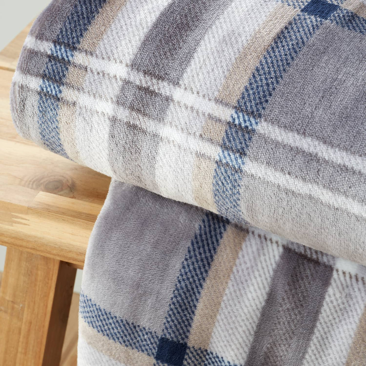 Catherine Lansfield Kelso Check Sherpa Reversible Throw – Charcoal – 130cm x 170cm - Kelso Check Throw Charcoal