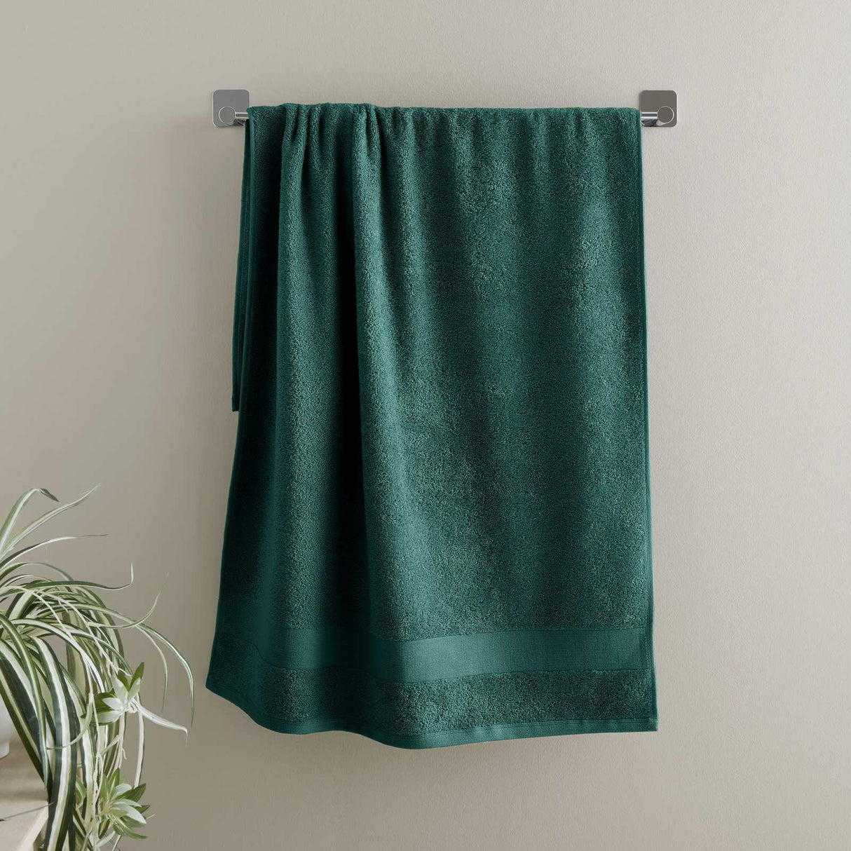 Catherine Lansfield Anti-Bacterial 500gsm Towel - Forest Green