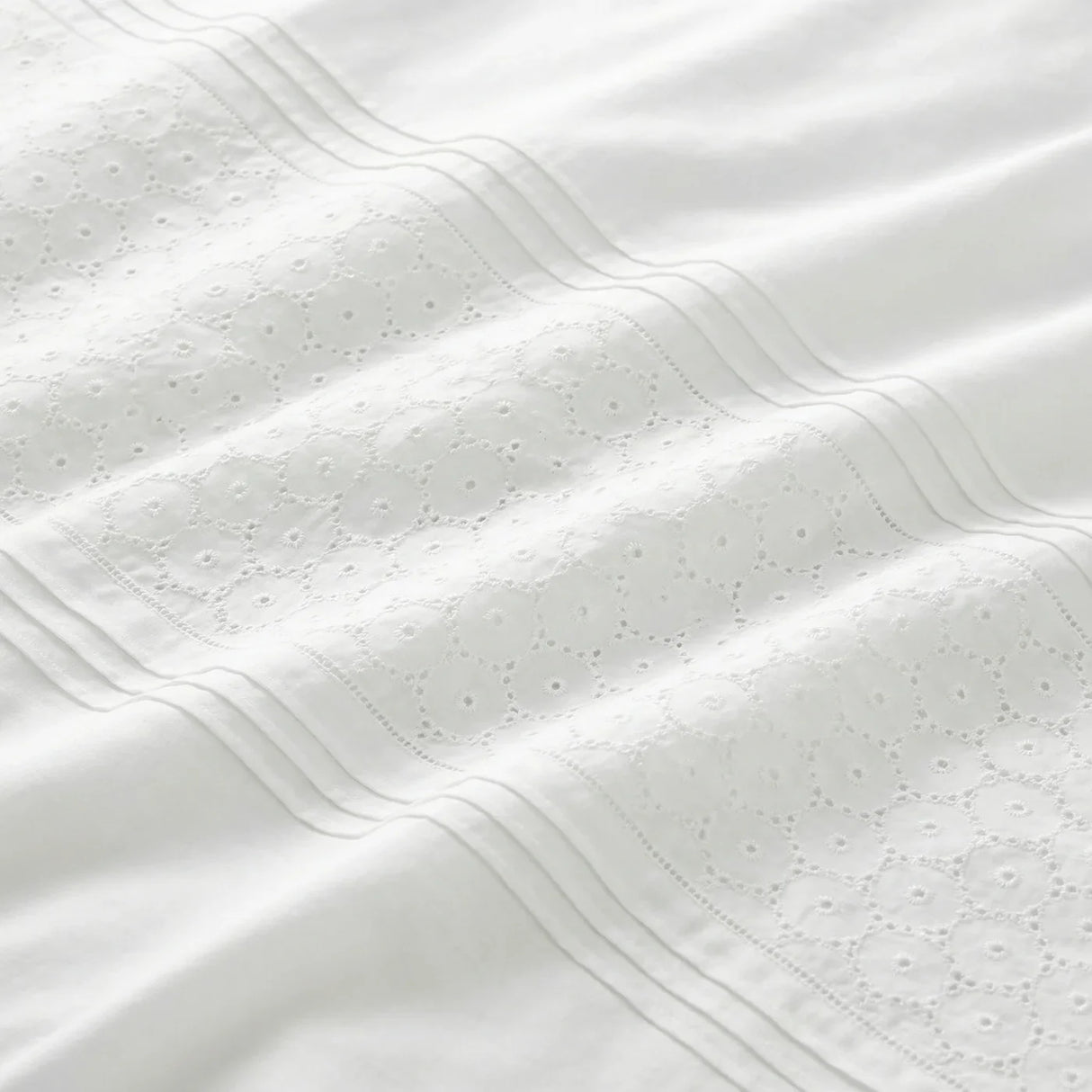 Everdean Duvet Cover Set - White image 4