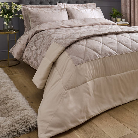 Catherine Lansfield Damask Jacquard Runner