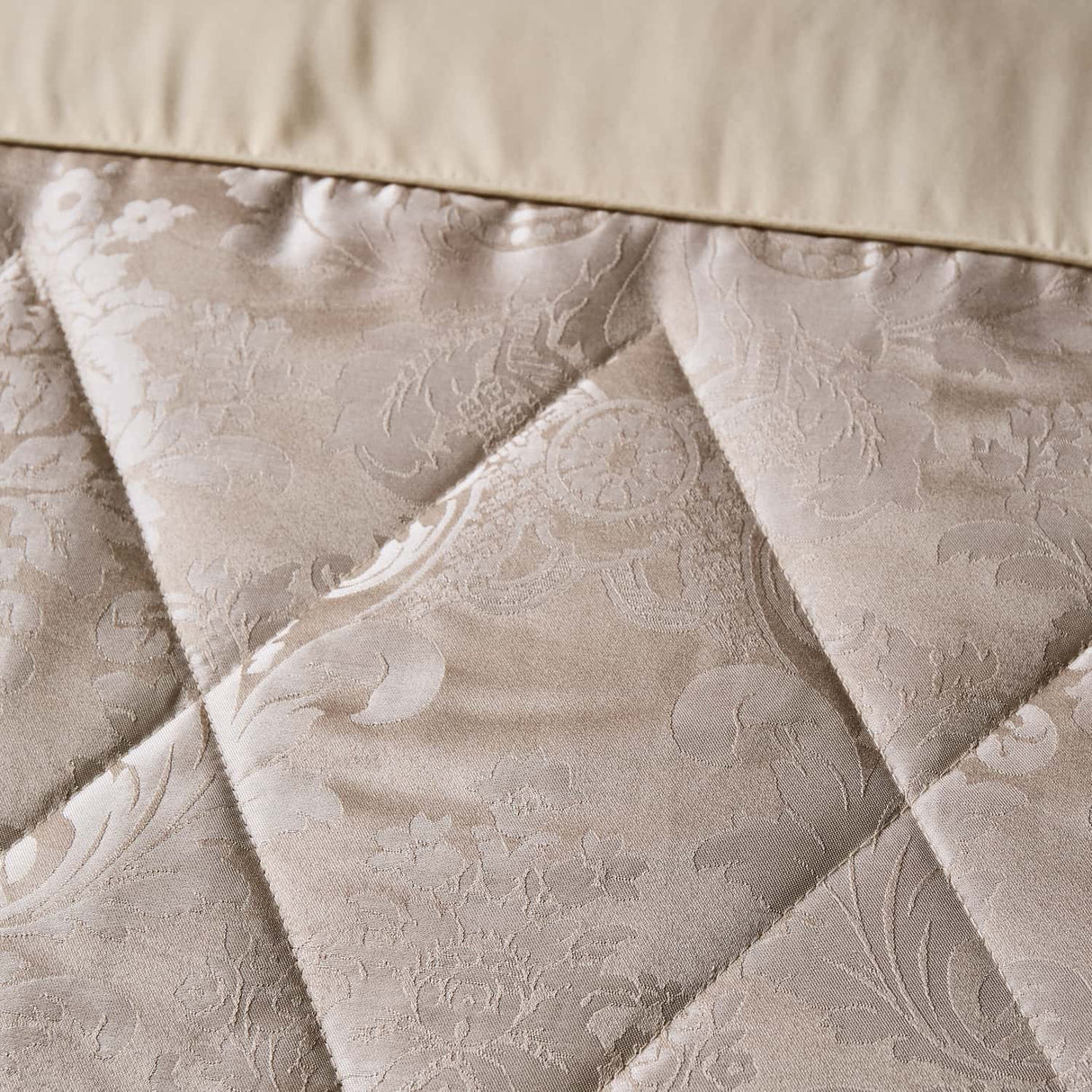 Catherine Lansfield Damask Jacquard Runner - Damask Jacquard Bedspread Champagne