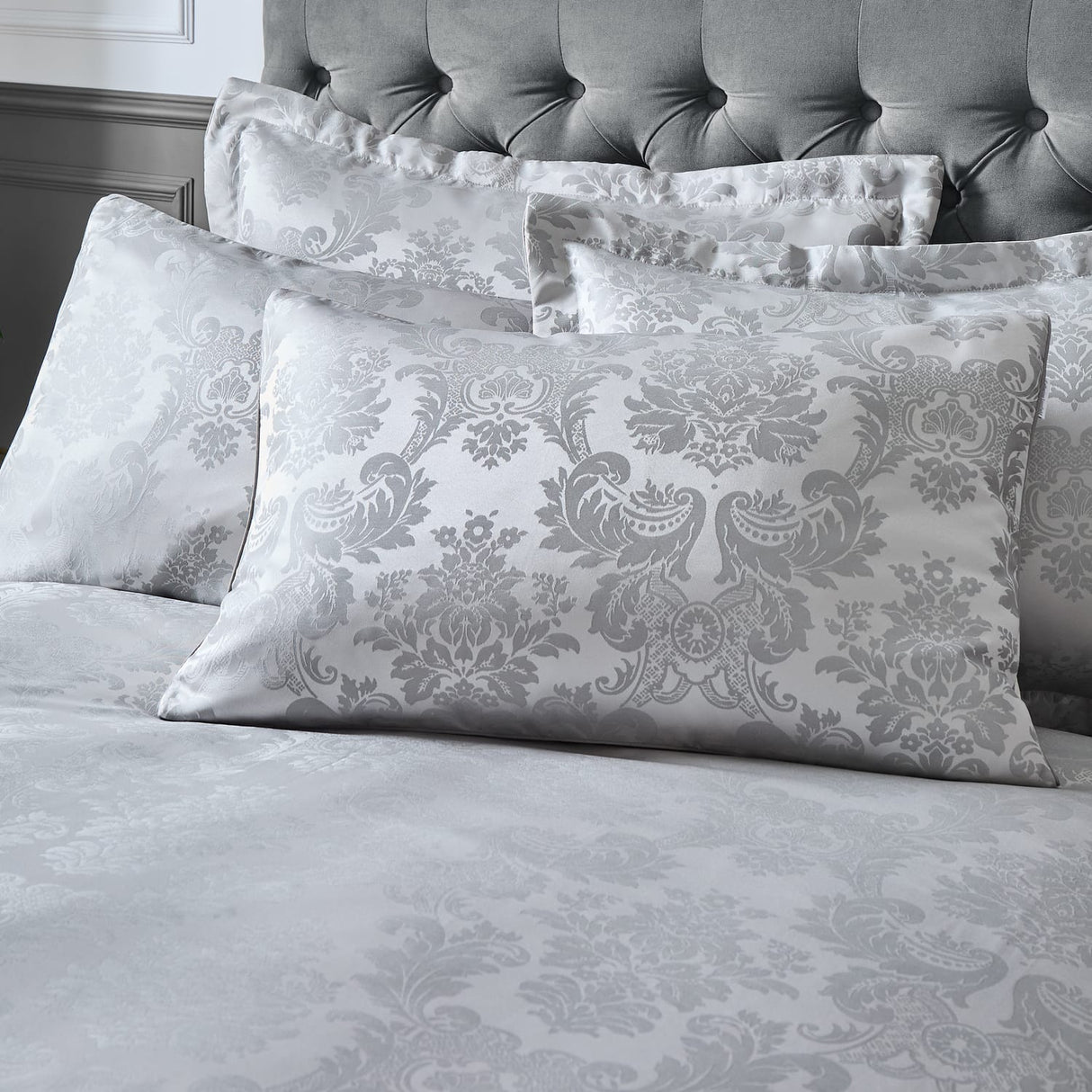 Catherine Lansfield Damask Jacquard Silver Duvet Cover Bedding Set - Damask Jacquard Duvet Set Silver
