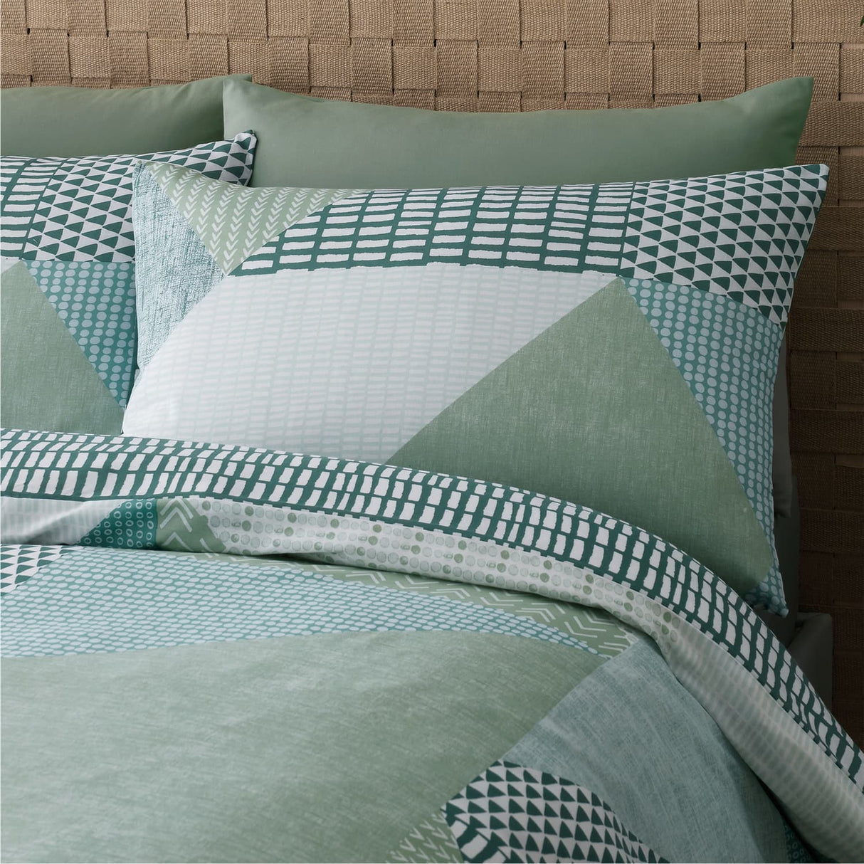 Catherine Lansfield Larsson Geo Duvet Cover Set - Larsson Geo Duvet Set Green