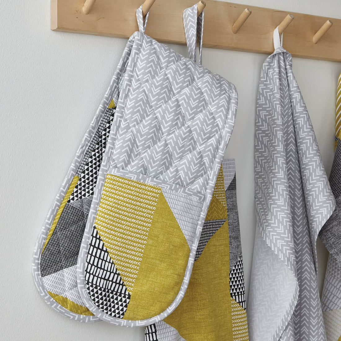 Catherine Lansfield Larsson Geo Geometric Ochre 100% Cotton Double Oven Glove