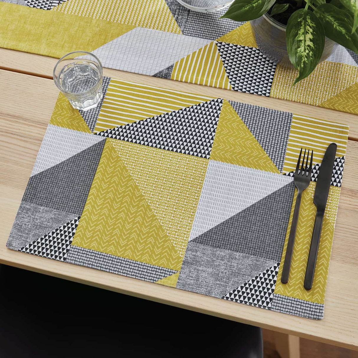 Catherine Lansfield Larsson Geo Geometric Ochre Placemat 2 Pack - Larsson Geo Ochre Placemat Pair