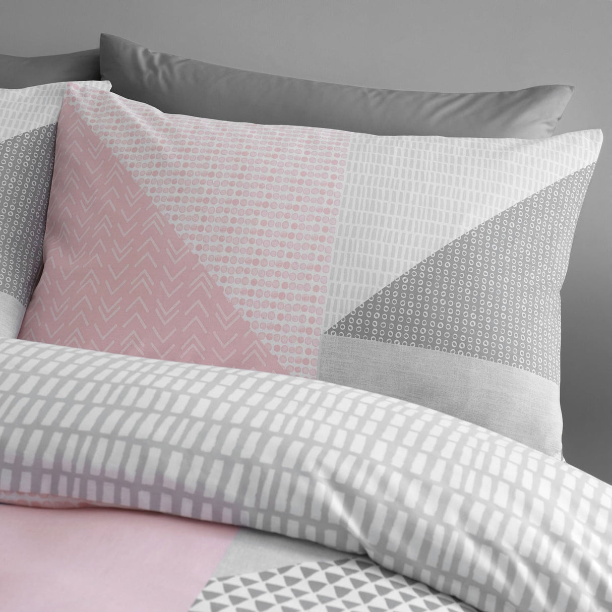 Catherine Lansfield Larsson Geo Geometric Shower Curtain - Larsson Geo Pink