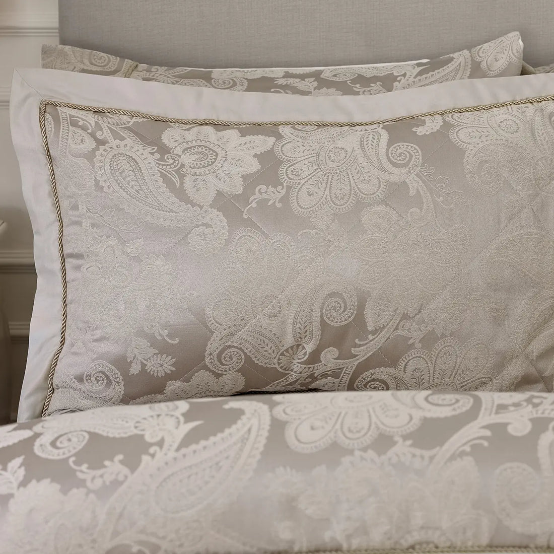 Catherine Lansfield Opulent Jacquard Pillowcases - Champagne Gold