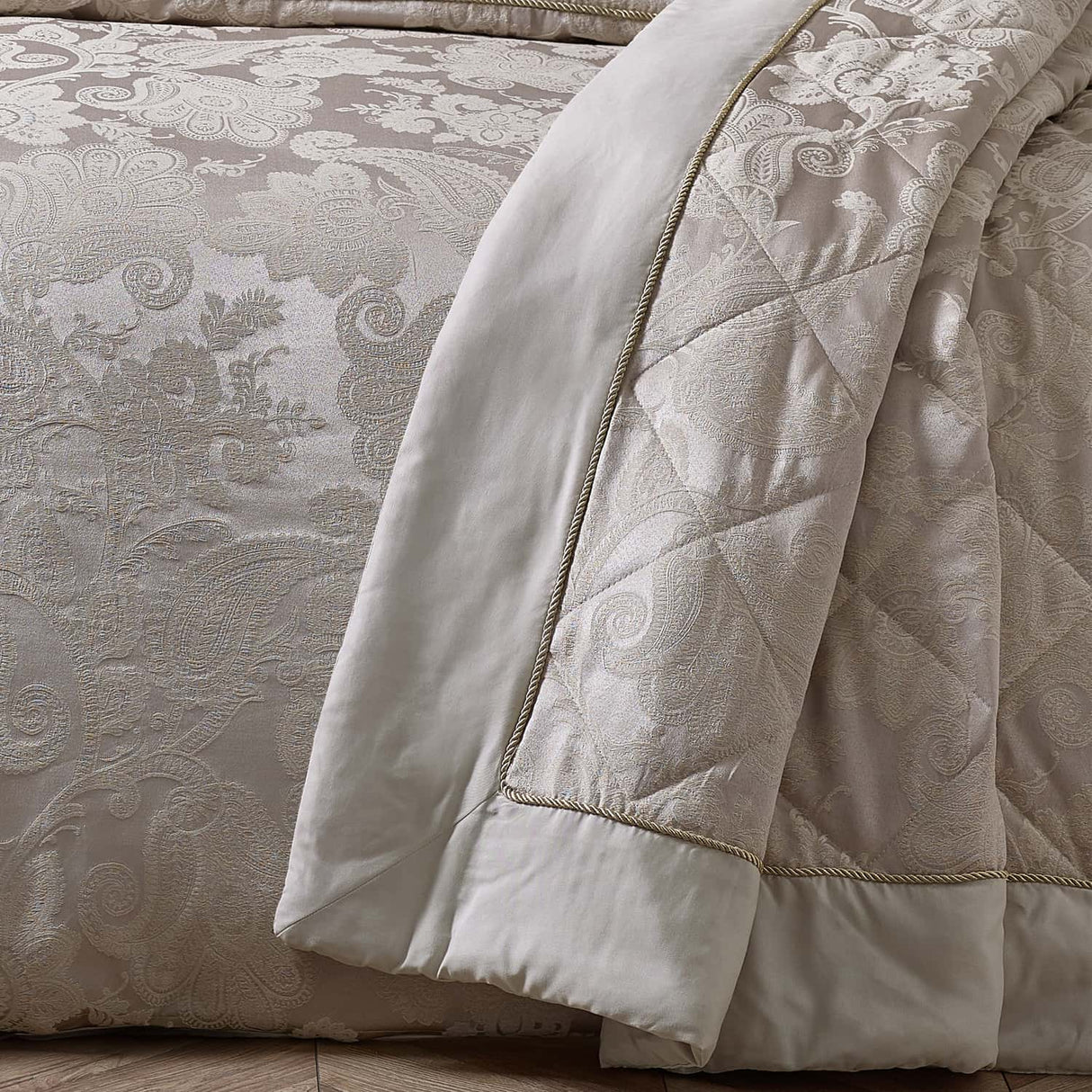 Catherine Lansfield Opulent Jacquard Bedspread - Champagne Gold - Opulent Jacquard Champagne Bedspread