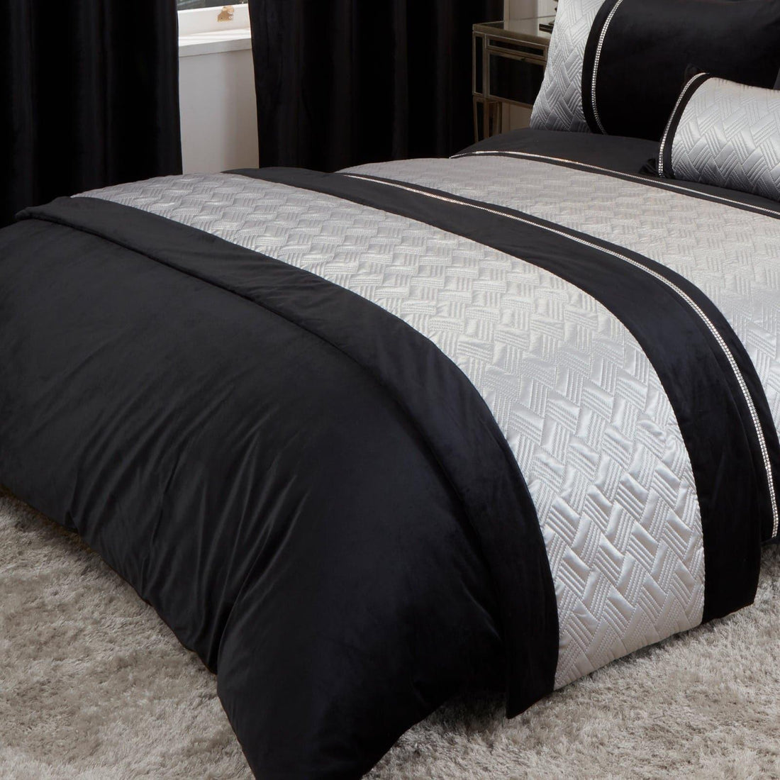 Capri Bed Runner - Silver