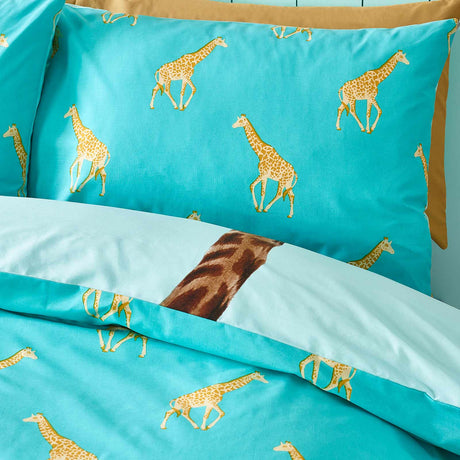 Havin a Giraffe Duvet Cover Set by Catherine Lansfield
