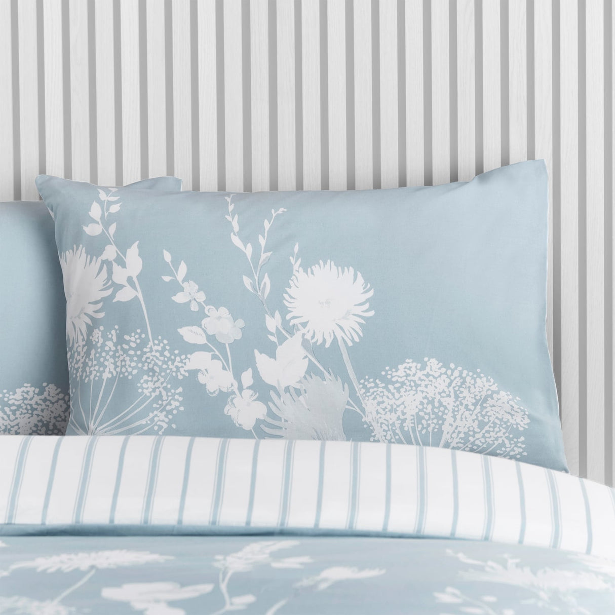 Catherine Lansfield Meadowsweet Floral Seaspray Blue Duvet Cover Bedding Set - Meadowsweet Floral Seaspray Blue