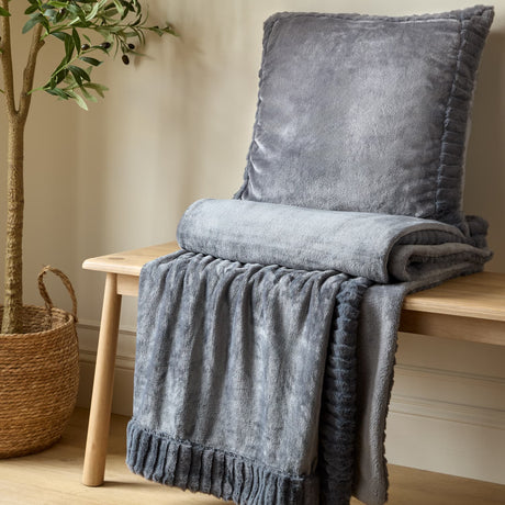 Catherine Lansfield Velvet and Faux Fur Throw – Charcoal – 150cm x 200cm - Velvet And Faux Fur Charcoal Group