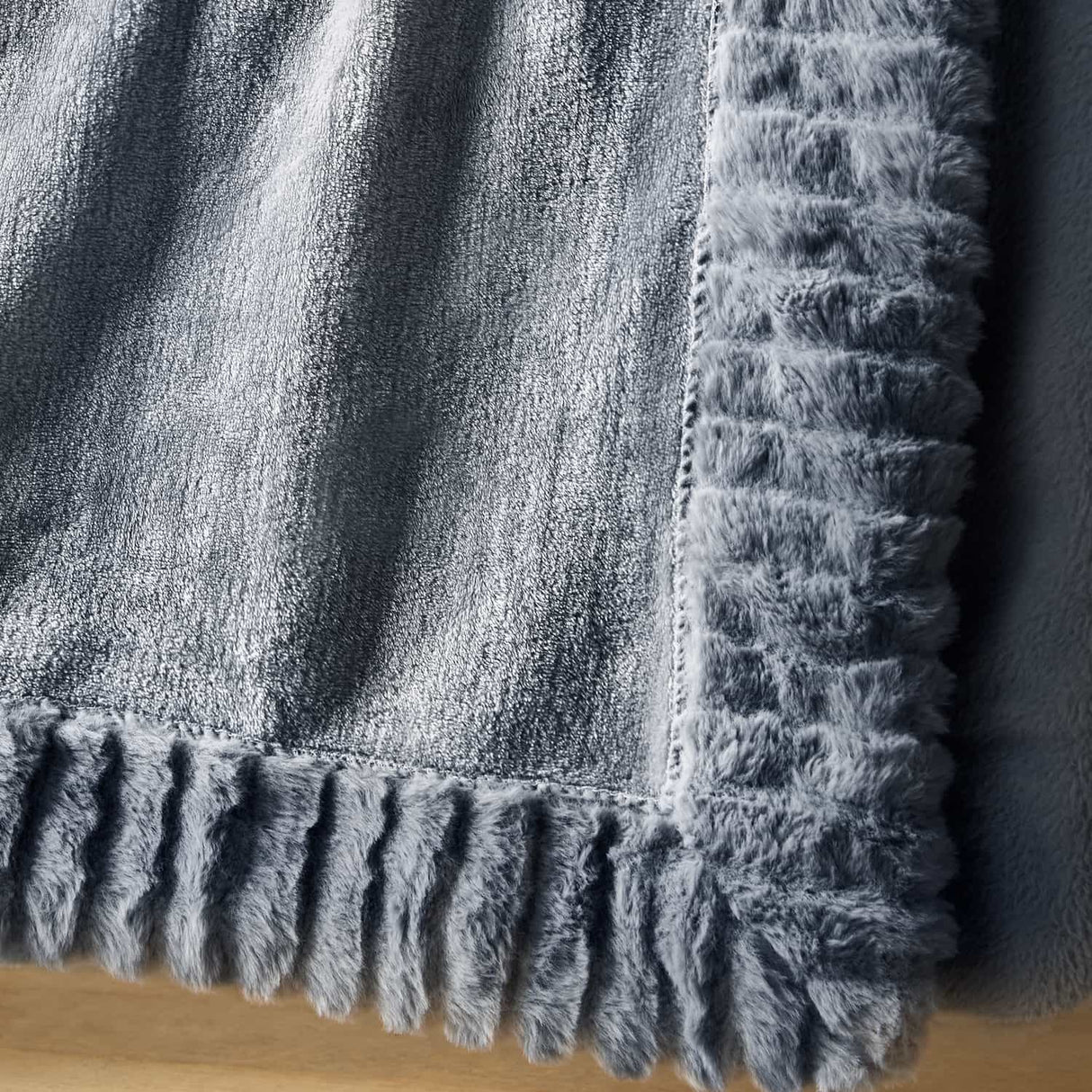 Catherine Lansfield Velvet and Faux Fur Throw – Charcoal – 150cm x 200cm - Velvet And Faux Fur Charcoal Throw