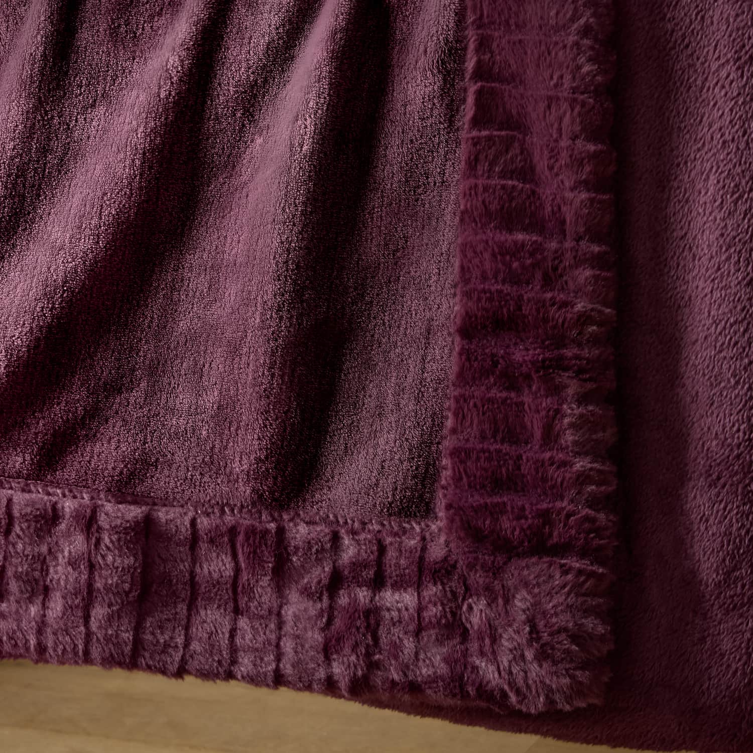 Catherine Lansfield Velvet and Faux Fur Throw – Plum – 150cm x 200cm - Velvet And Faux Fur Plum Throw