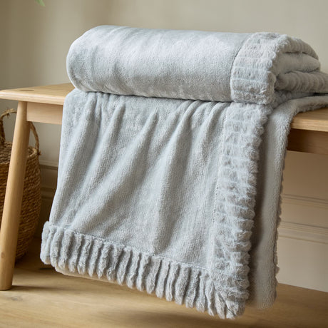 Catherine Lansfield Velvet and Faux Fur Throw – Silver – 150cm x 200cm