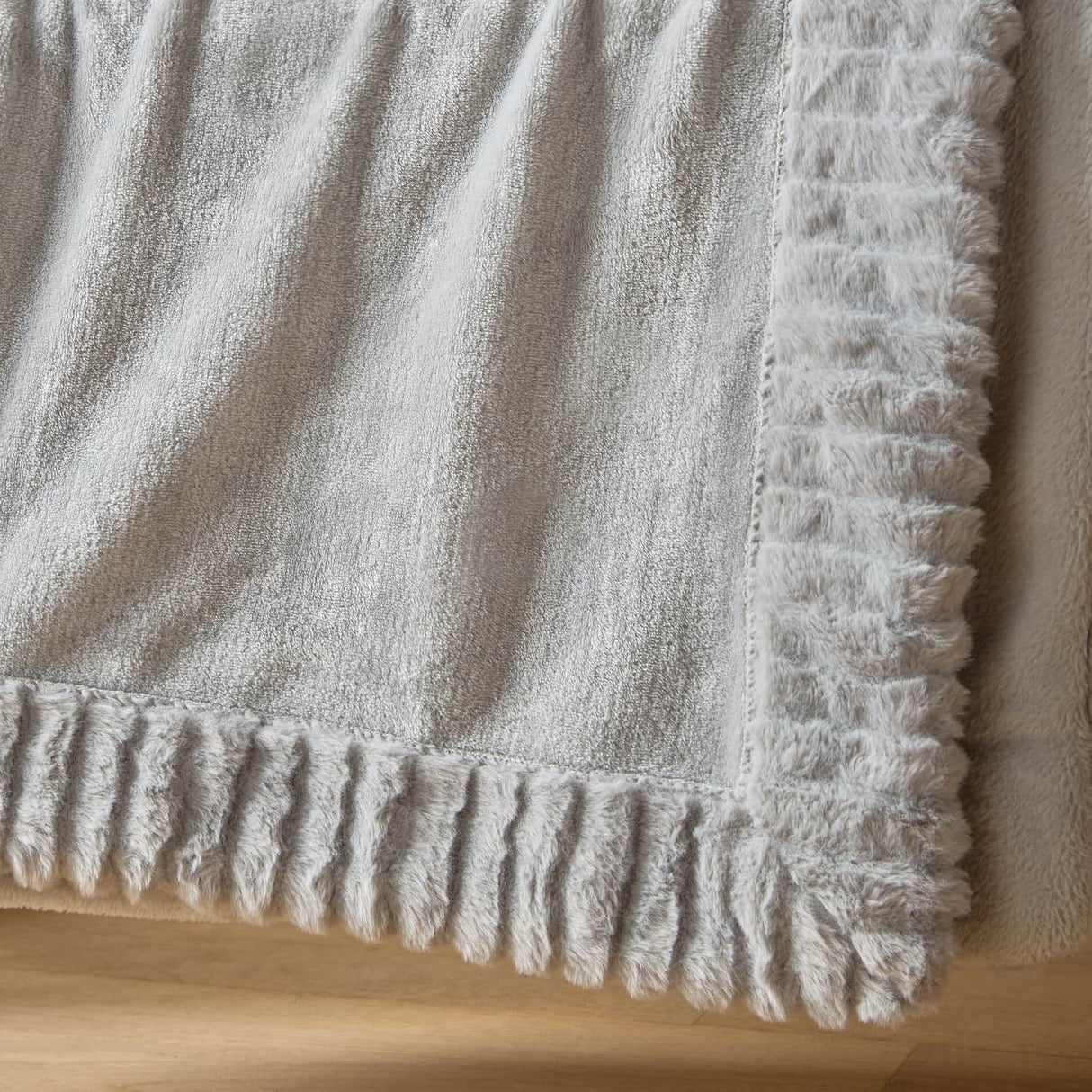 Catherine Lansfield Velvet and Faux Fur Throw – Silver – 150cm x 200cm - Velvet And Faux Fur Silver Throw