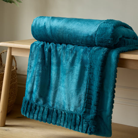 Catherine Lansfield Velvet and Faux Fur Throw – Teal – 150cm x 200cm