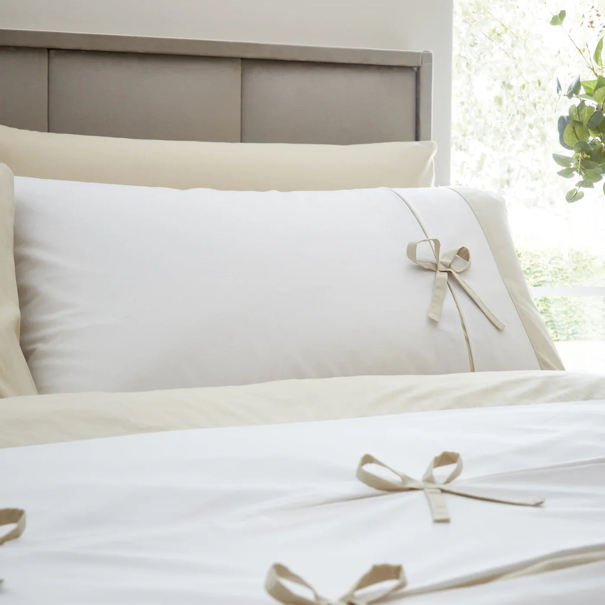 Catherine Lansfield Milo Bow Natural Duvet Cover Set - Natural image 2