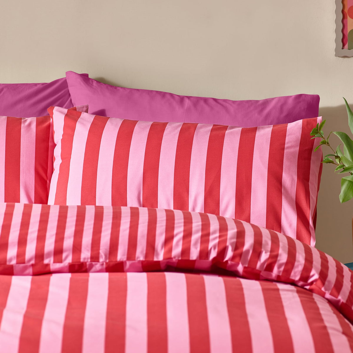 Sassy B Stripe Tease Duvet Cover Set - Stripe Tease Red Duvet Set