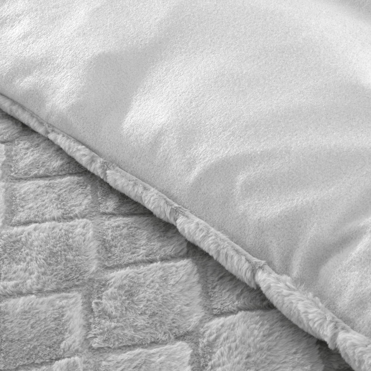 Catherine Lansfield Cosy Diamond Geometric Duvet Cover Set - Silver - Cosy Diamond Duvet Set Silver