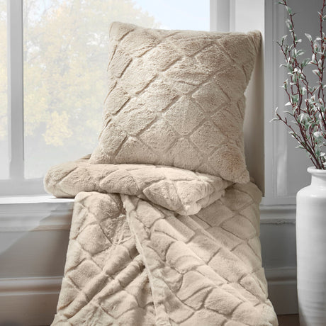 Catherine Lansfield Cosy Diamond Throw – Natural – 130cm x 170cm - Cosy Diamond Natural Group