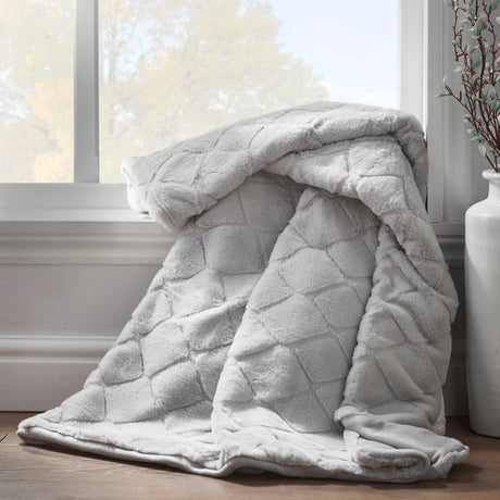 Catherine Lansfield Cosy Diamond Throw – Silver – 130cm x 170cm - Cosy Diamond Throw Silver