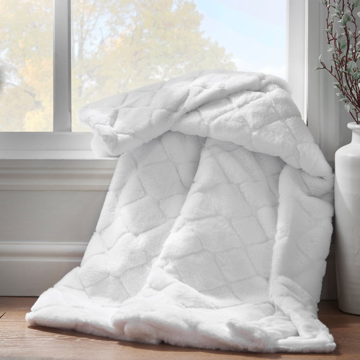 Catherine Lansfield Cosy Diamond Throw – White – 130cm x 170cm - Cosy Diamond Throw White