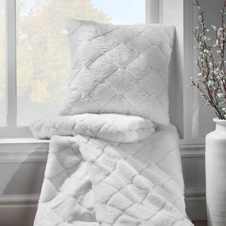 Catherine Lansfield Cosy Diamond Throw – White – 130cm x 170cm - Cosy Diamond White Group