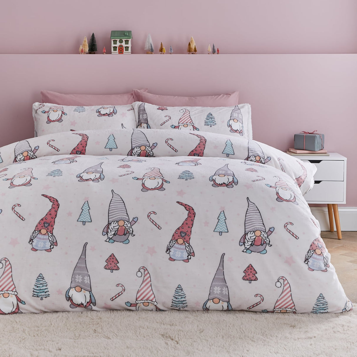 Catherine Lansfield Festive Gnomes Christmas Duvet Cover Set - Christmas Gnomes Duvet Set Pink
