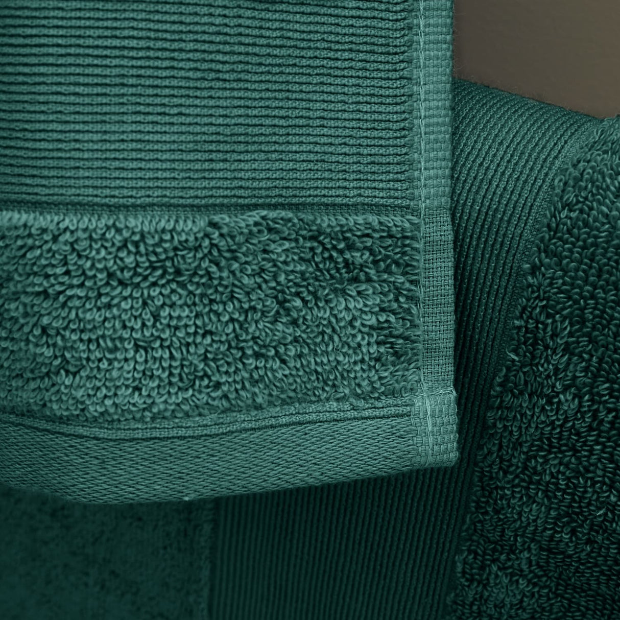 Catherine Lansfield Anti-Bacterial 500gsm 2 Piece Forest Green 100% Cotton Bath Sheet Towel Bale