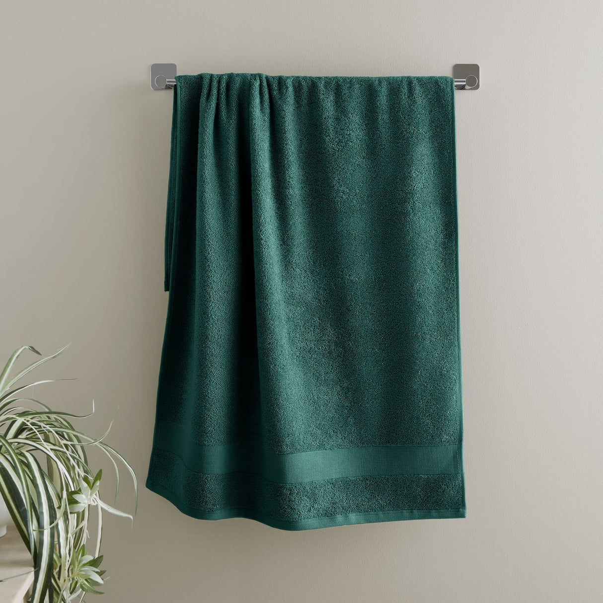 Catherine Lansfield Anti-Bacterial 500gsm 6 Piece Forest Green 100% Cotton Towel Bale