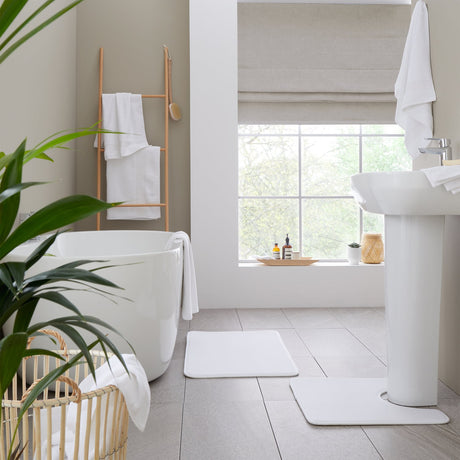 Catherine Lansfield Anti-Bacterial 500gsm 2 Piece Bath Sheet Towel Bale - White - Antibacterial White Group