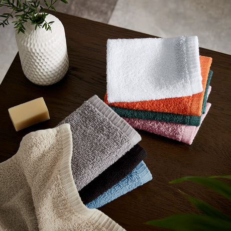 Catherine Lansfield Quick Dry 400gsm Cotton Towel - Chocolate - Quick Dry Face Cloth Shot