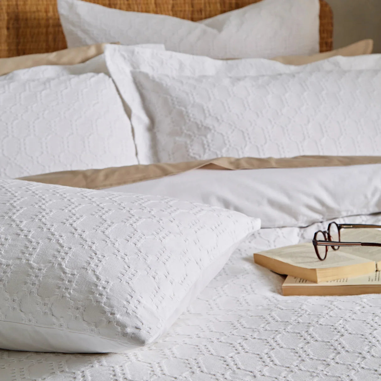 Bianca Waffle Circle 180 Thread Count 100% Cotton Duvet Cover Set - White image 3