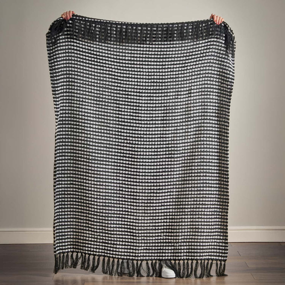 Catherine Lansfield Stab Stitch Throw – Black – 125cm x 150cm - Stab Stitch Black Throw