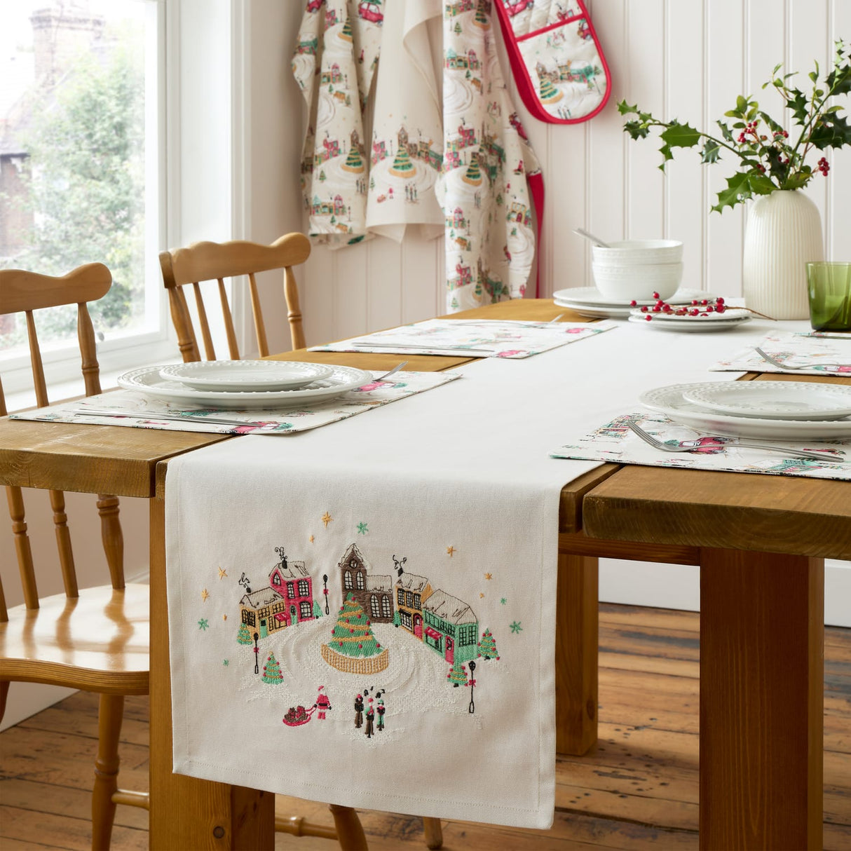Catherine Lansfield Christmas Town Duvet Cover Set - Christmas Town Dining Group