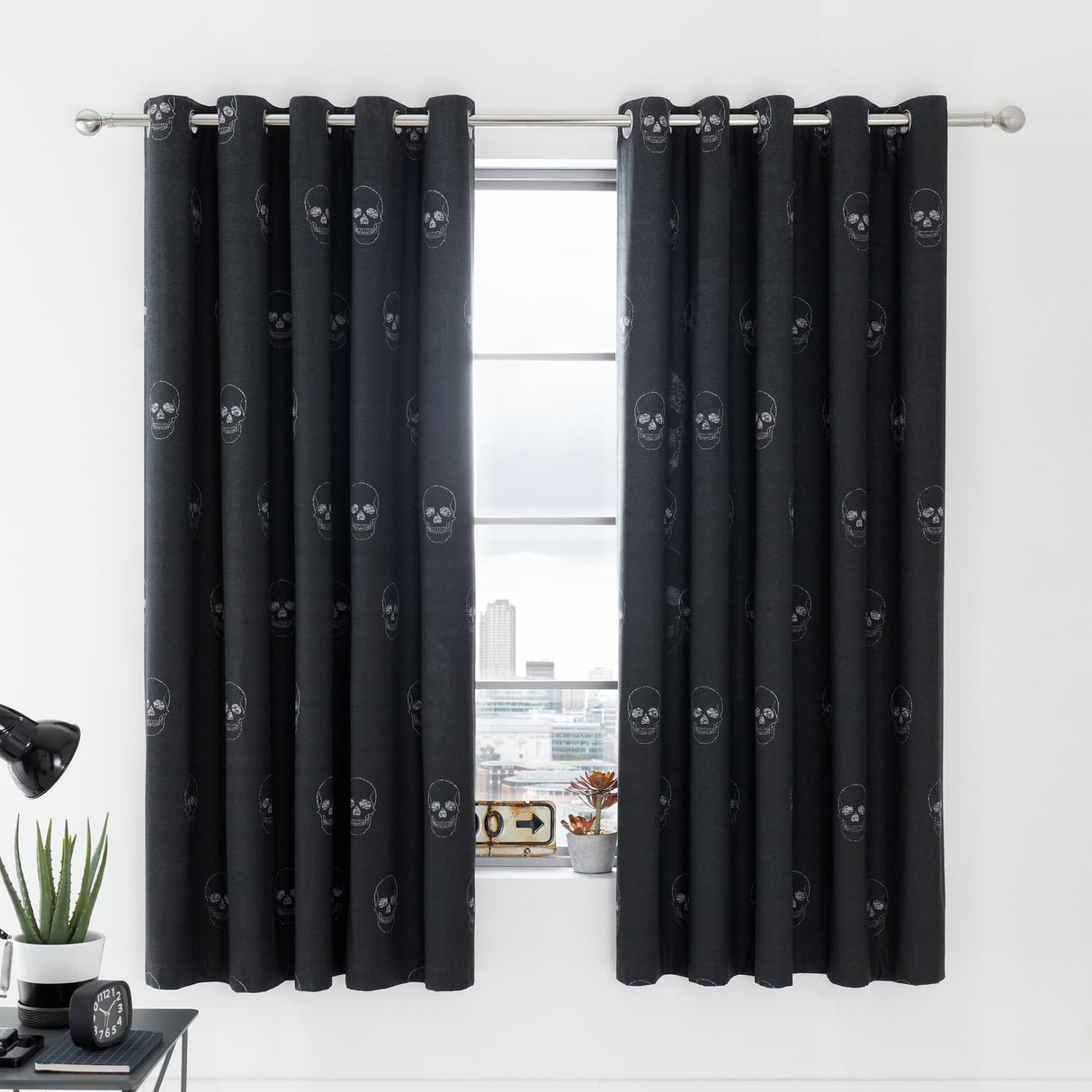 Catherine Lansfield Skulls Kids Eyelet Curtains Polycotton - Skulls Curtains