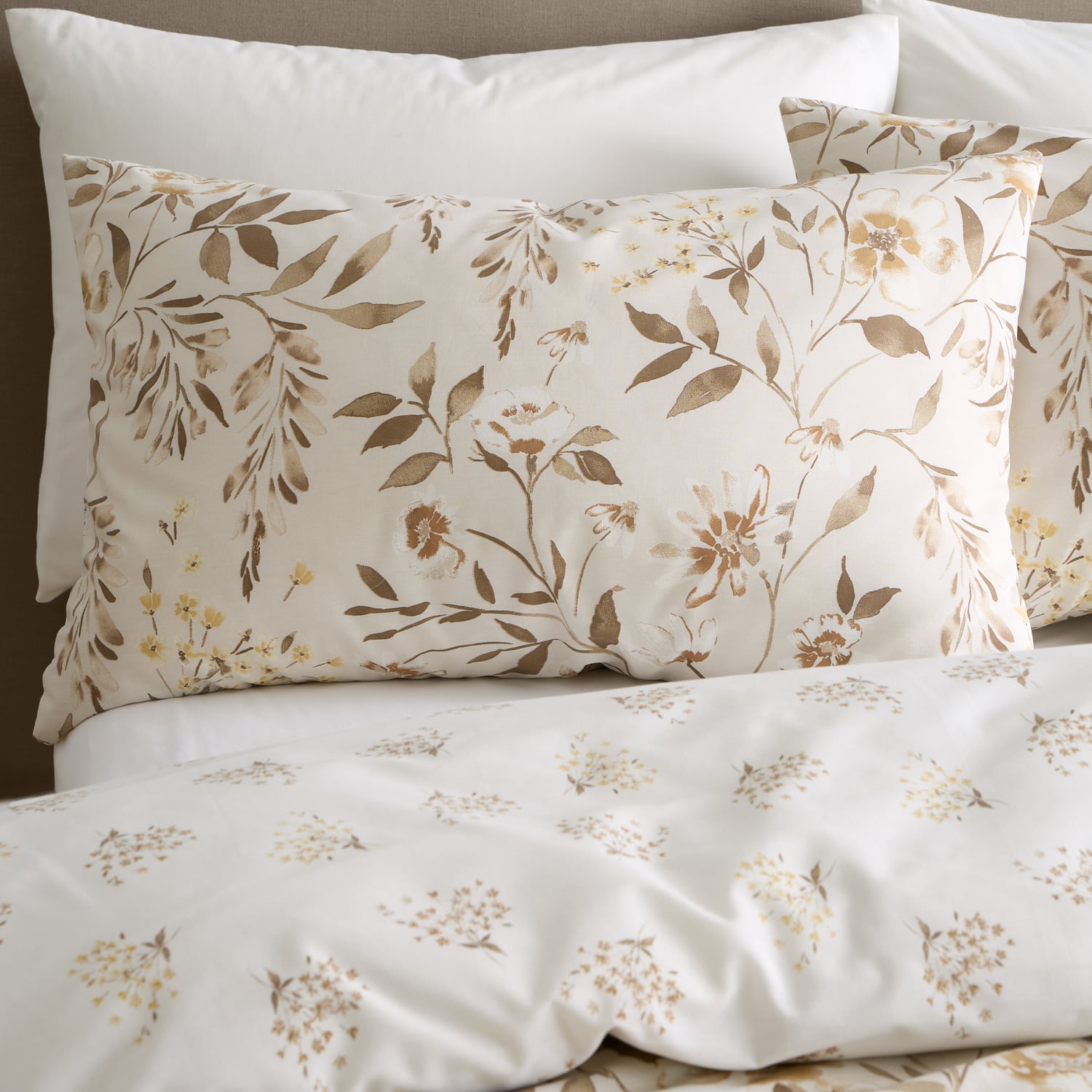 Catherine Lansfield Isadora Floral Duvet Cover Set - Isadora Floral Natural Duvet Set