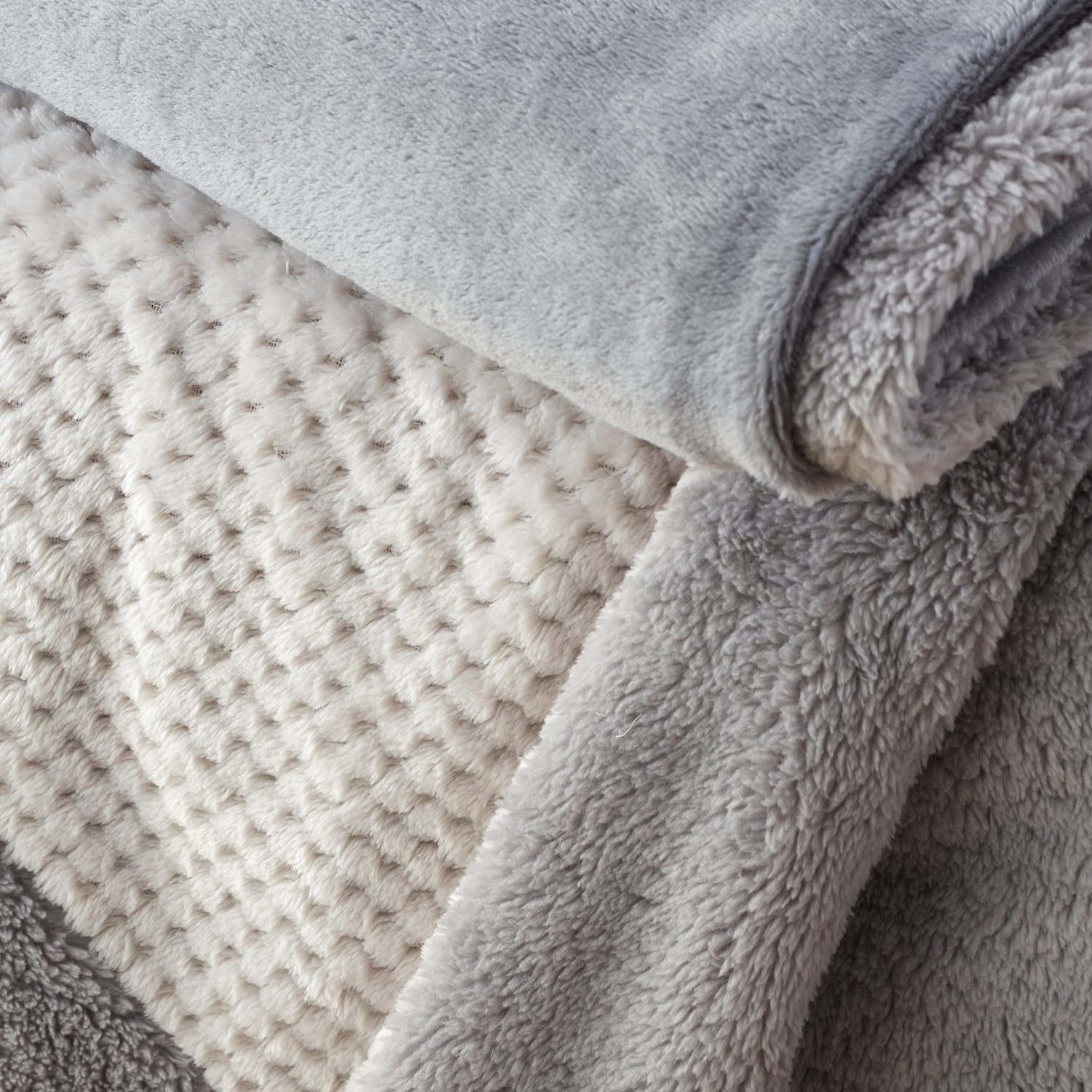 Catherine Lansfield Larsson Geo Cosy Throw 130cm x 170cm - Cosy Larsson Geo Fleece Throw Grey