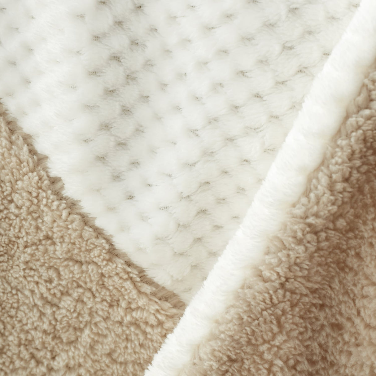 Catherine Lansfield Larsson Geo Cosy Throw 130cm x 170cm - Cosy Larsson Geo Fleece Throw Natural