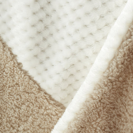 Catherine Lansfield Larsson Geo Cosy Throw 130cm x 170cm - Cosy Larsson Geo Fleece Throw Natural