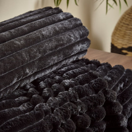 Catherine Lansfield Cosy Ribbed Velvet Throw – Black – 130cm x 170cm - Cosy Ribbed Throw Black