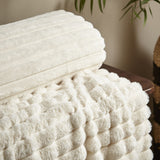 Catherine Lansfield Cosy Ribbed Velvet Throw – Cream – 130cm x 170cm - Cosy Ribbed Throw Cream