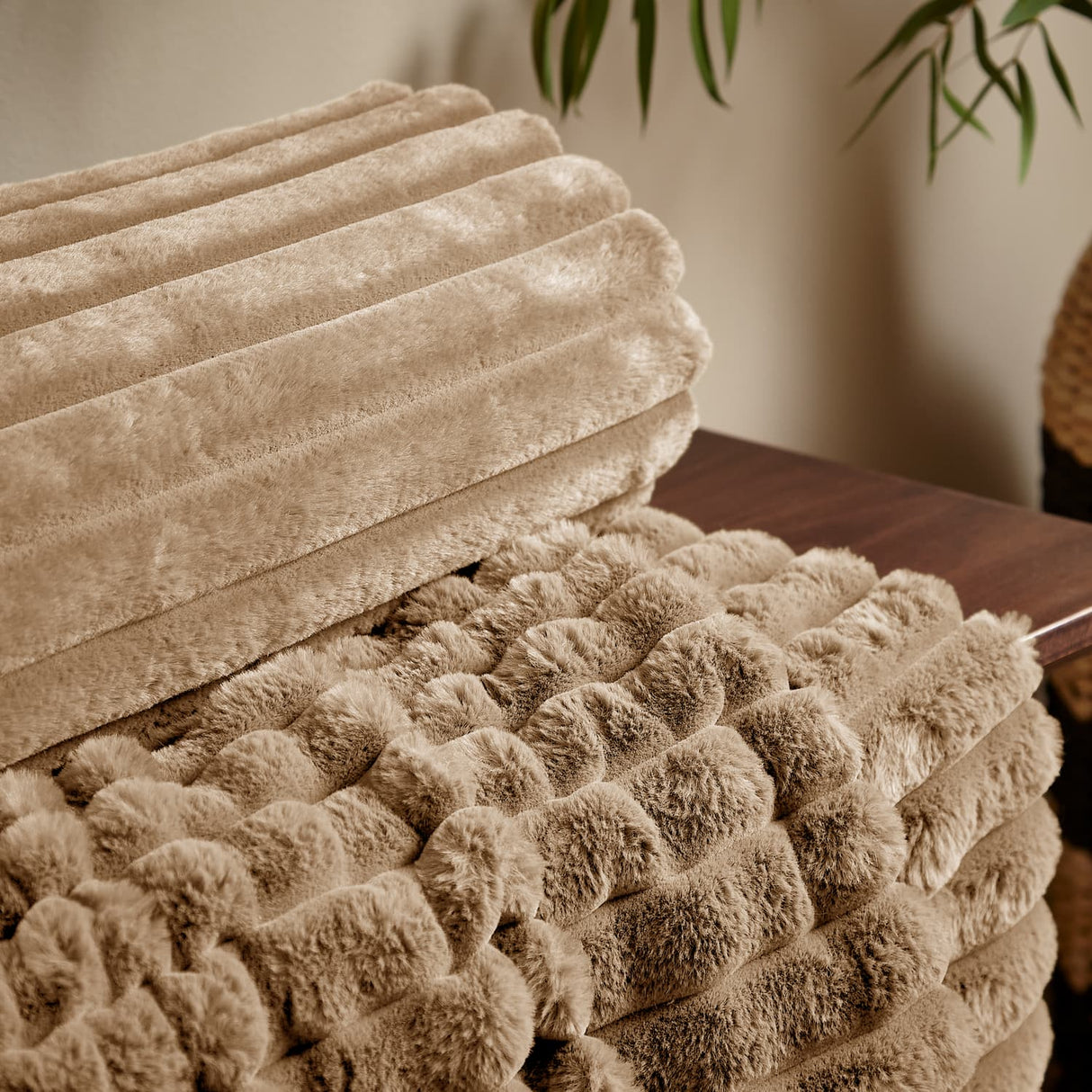 Catherine Lansfield Cosy Ribbed Velvet Throw – Natural – 130cm x 170cm - Cosy Ribbed Throw Natural