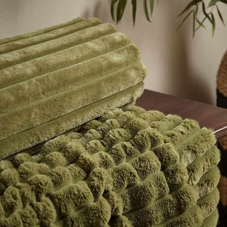 Catherine Lansfield Cosy Ribbed Velvet Throw – Green – 130cm x 170cm - Cosy Ribbed Throw Olive Green