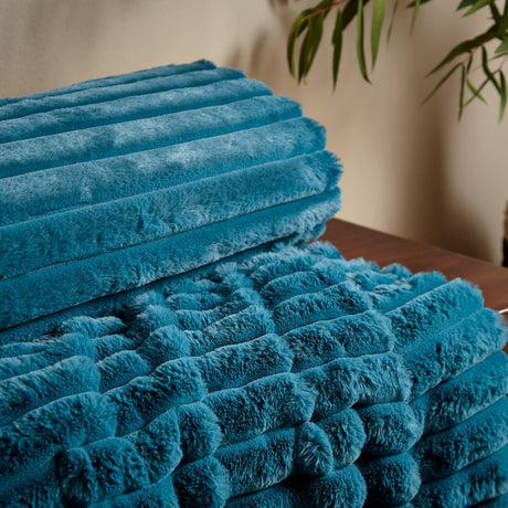 Catherine Lansfield Cosy Ribbed Velvet Throw – Teal – 130cm x 170cm - Cosy Ribbed Throw Teal