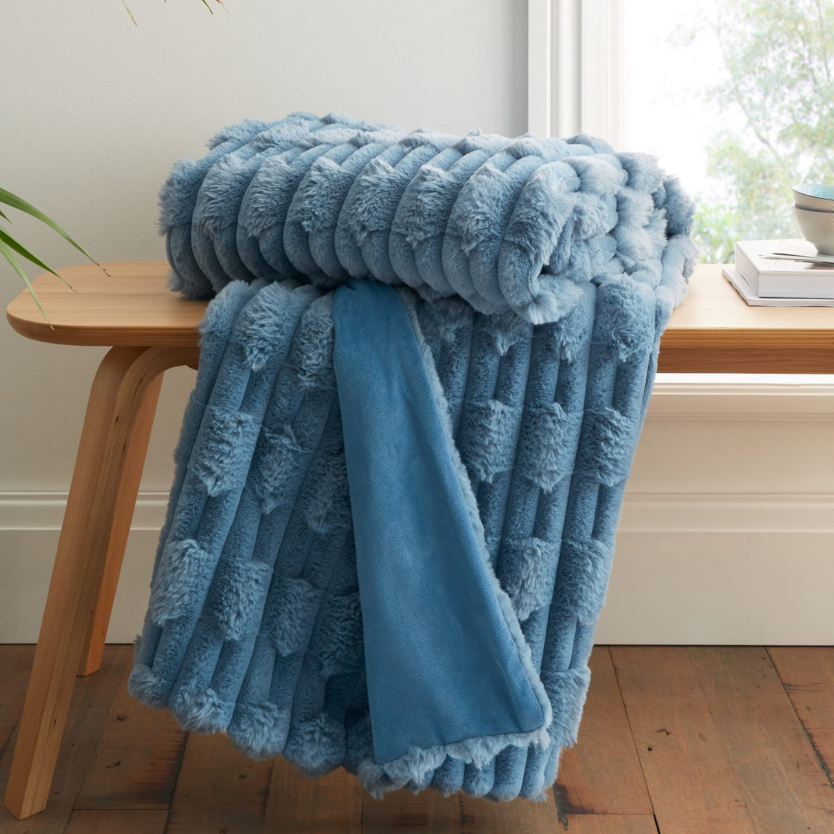 Bianca Fine Linens Carved Faux Fur Throw – Blue – 150cm x 200cm