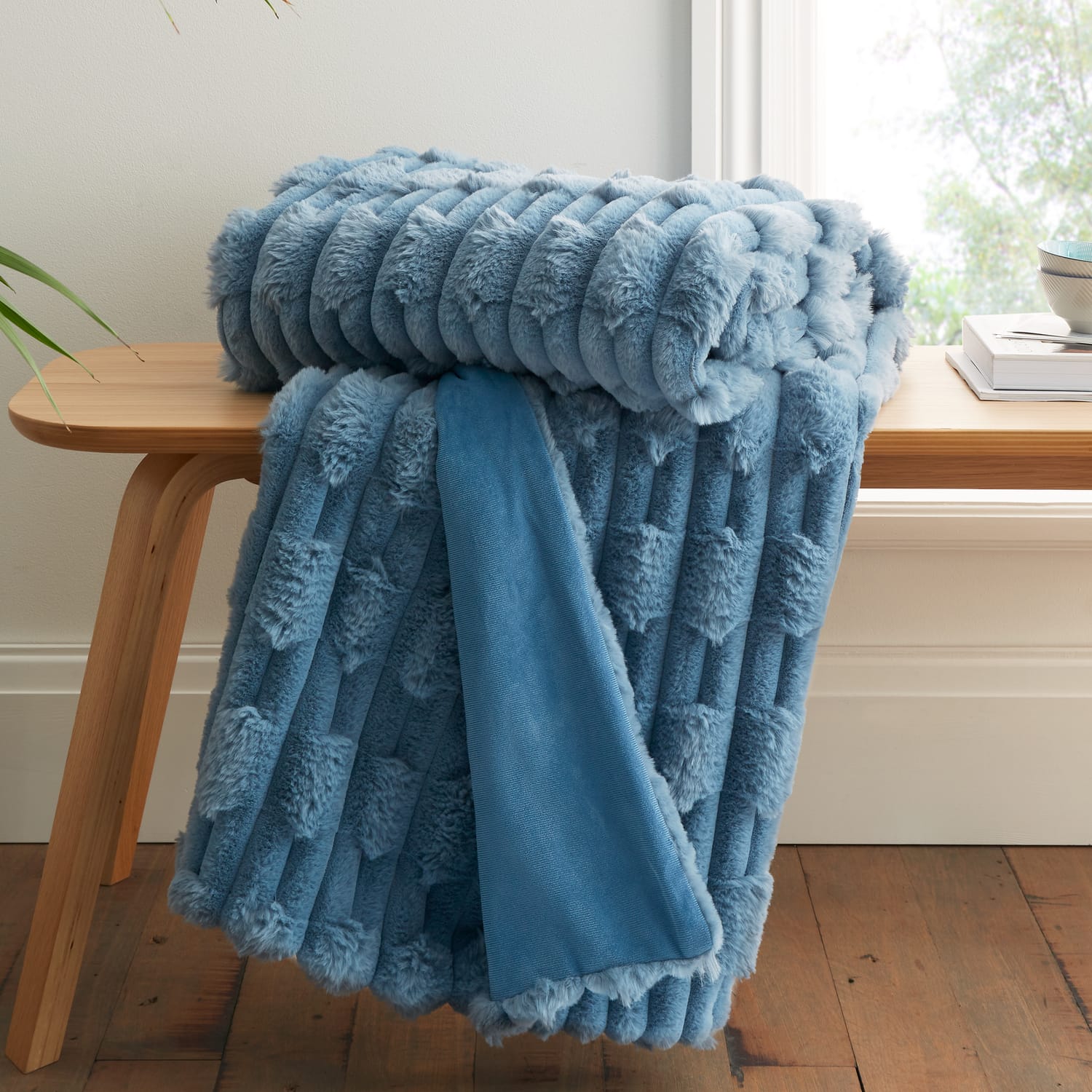 Bianca Fine Linens Carved Faux Fur Throw – Blue – 150cm x 200cm